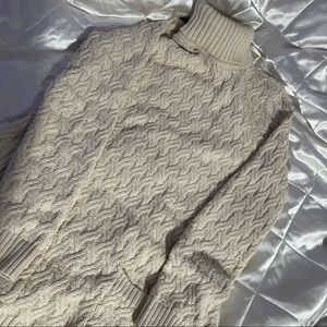 Long turtle neck sweatshirt